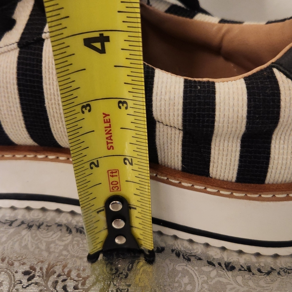 CHELSEA & VIOLET SIZE 10.Black and White Striped Platform Sneakers - Picture 6 of 8